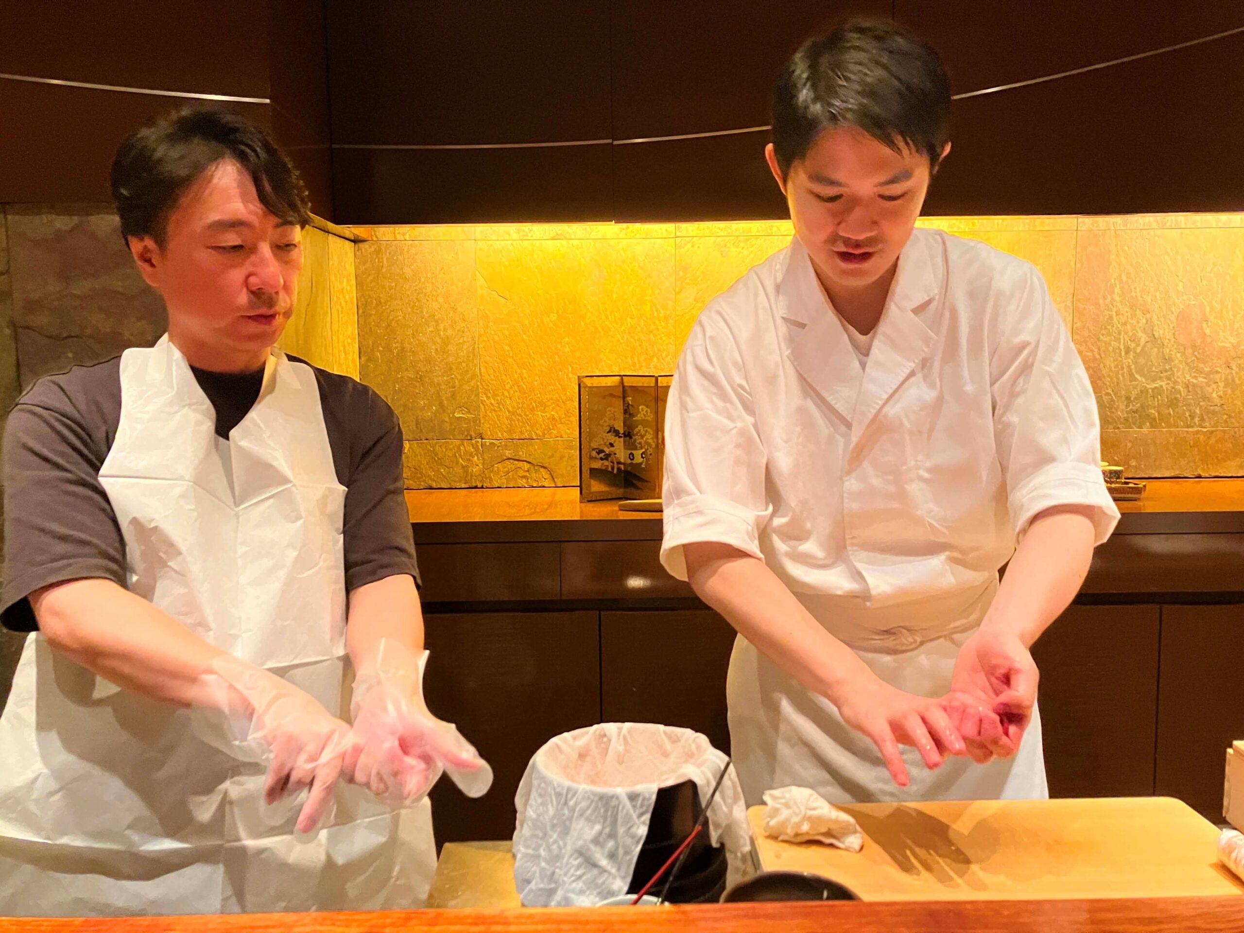 銀座治作で外国人向け「寿司握り体験」のテストを行いました。